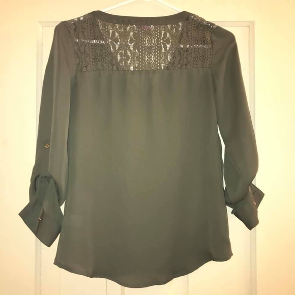 Clothes - Picture 2 of 7